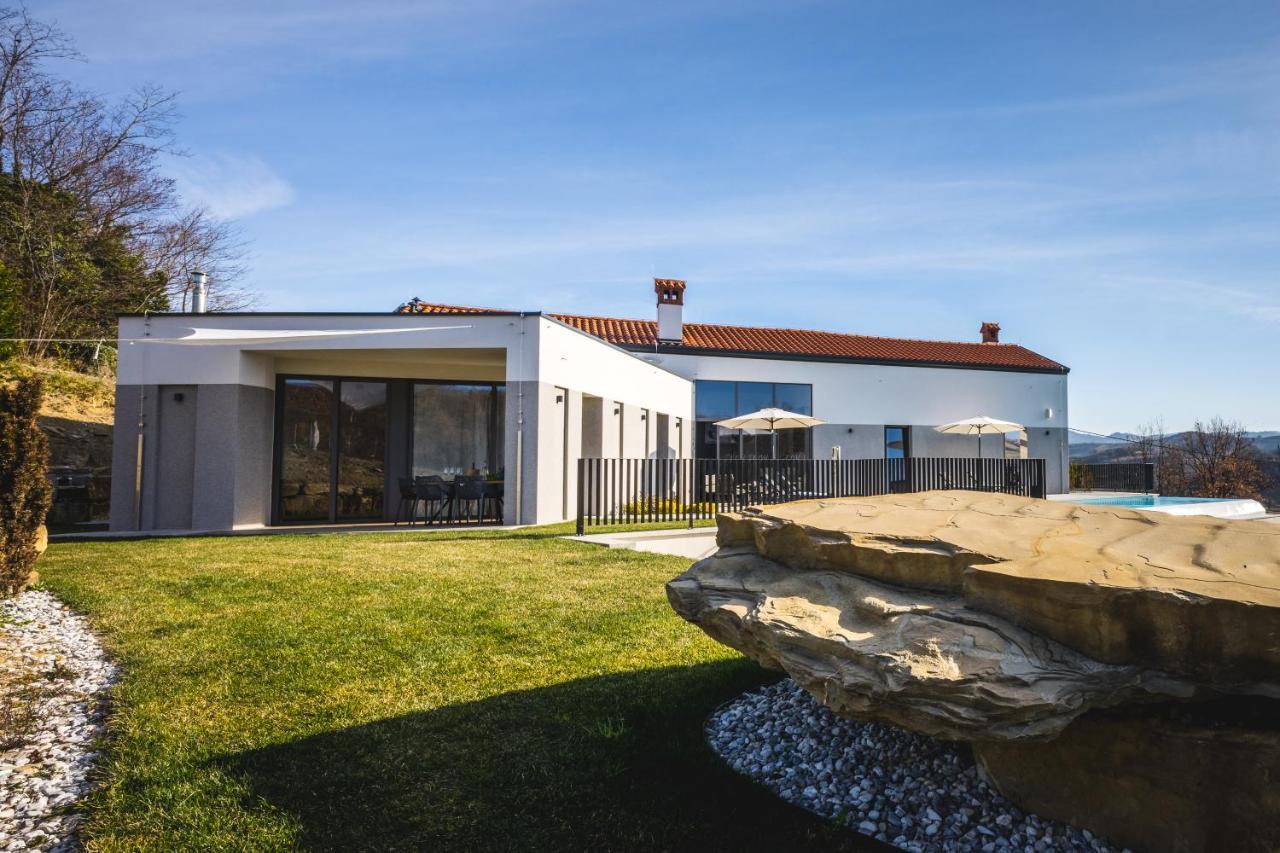 Larya House Apartment Dobrovo