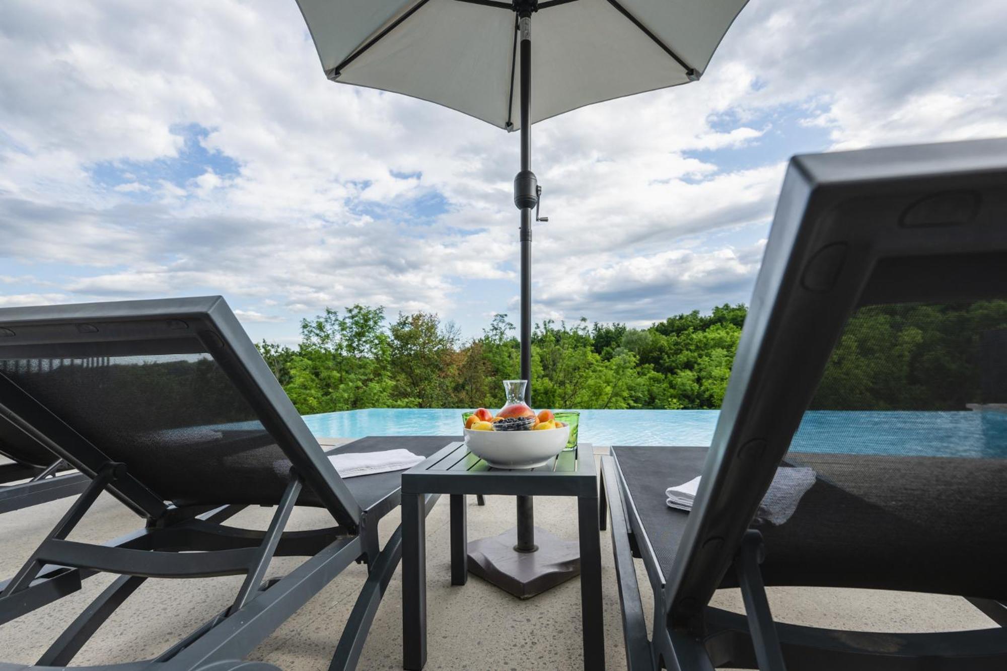 Larya House Apartment Dobrovo