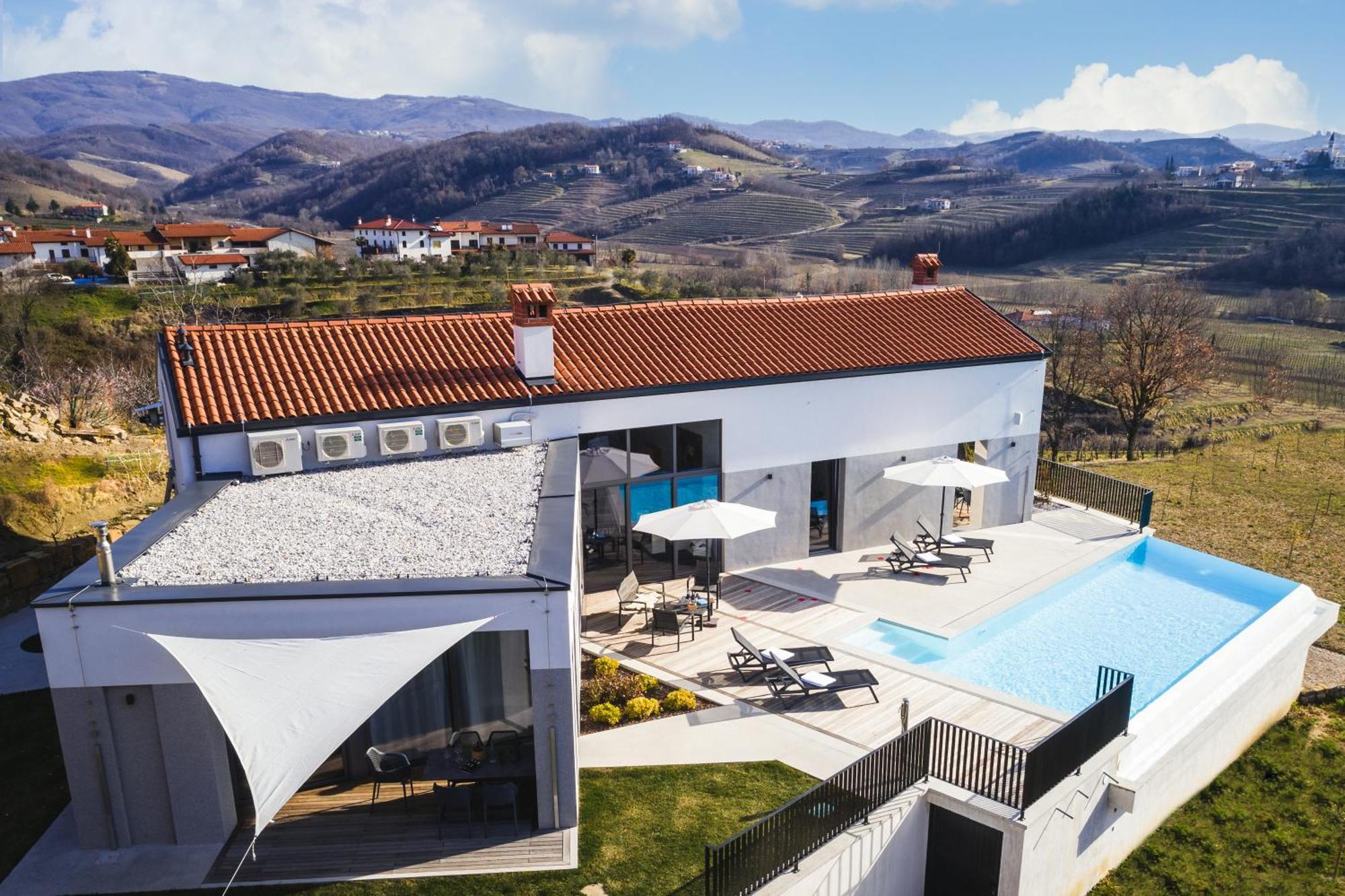 Larya House Apartment Dobrovo